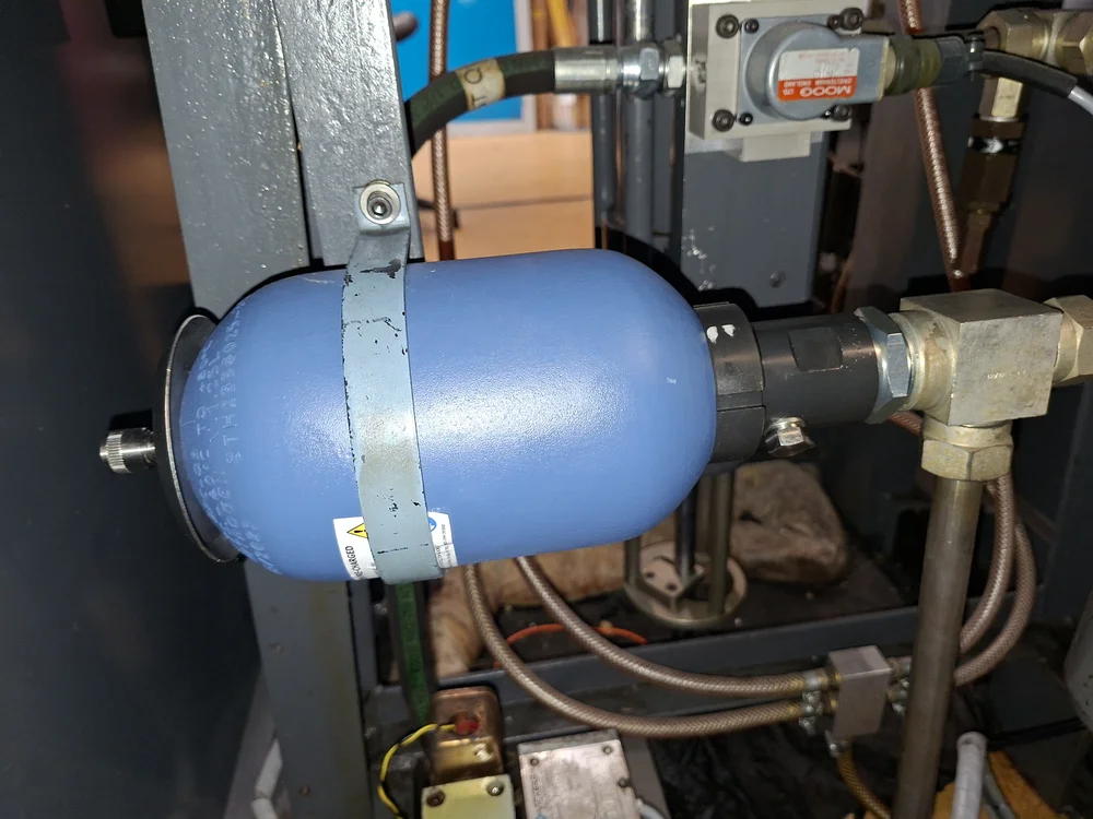 Hydraulic accumulator fitted